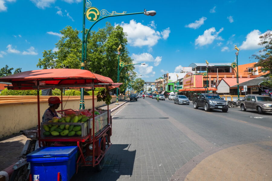 rue principale devant wat mahathat nakhon si thammarat