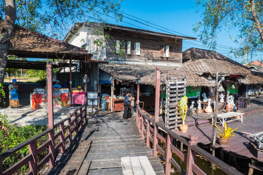 sur petit pont khlong daen market songkhla nakhon si thammarat