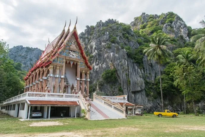 khao daeng sam roi yot temple - thailand