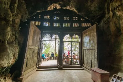 pak ou caves - mekong laos cruise