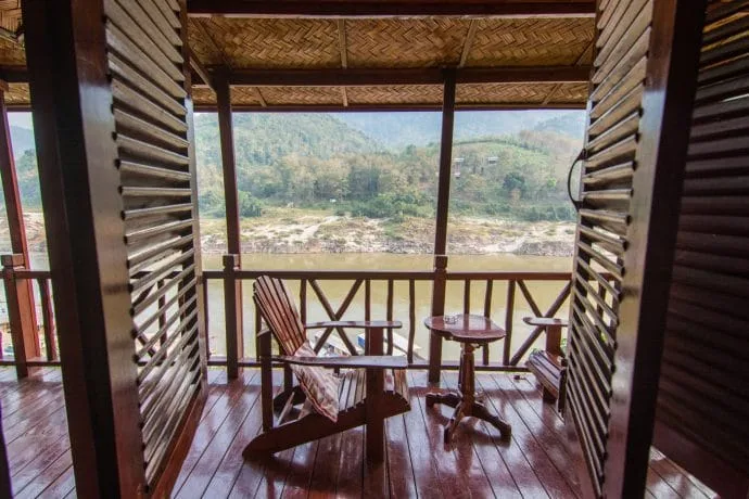 balcony hotel pakbeng - mekong cruise laos