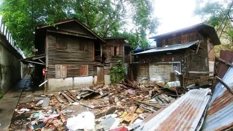 destruction houses fort mahakan - bangkok