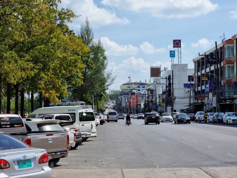 artere bordant riviere krabi town thailande