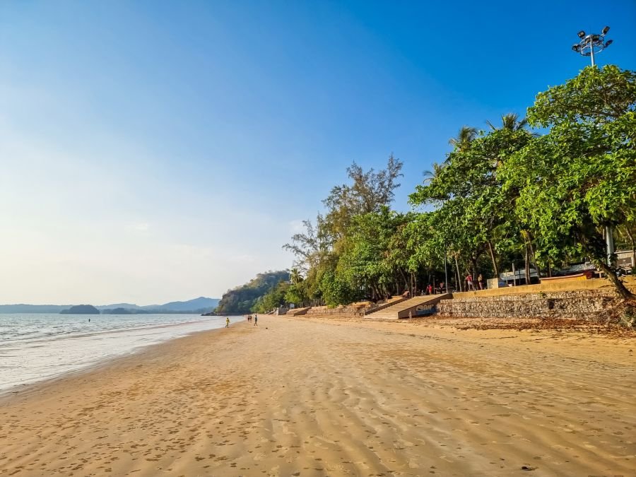 plage ao nang krabi thailande