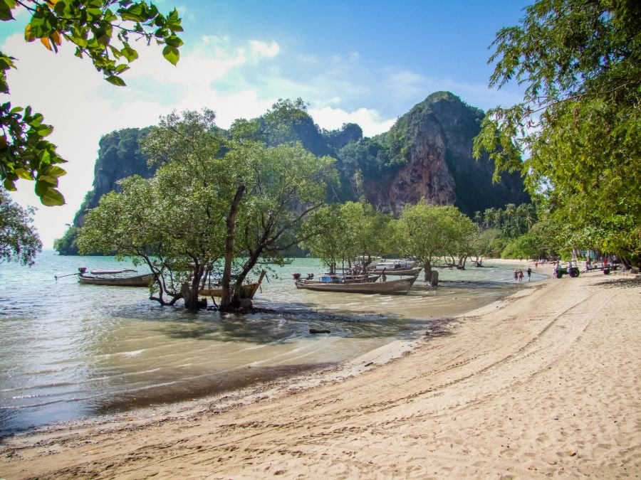 plage railay east krabi thailande