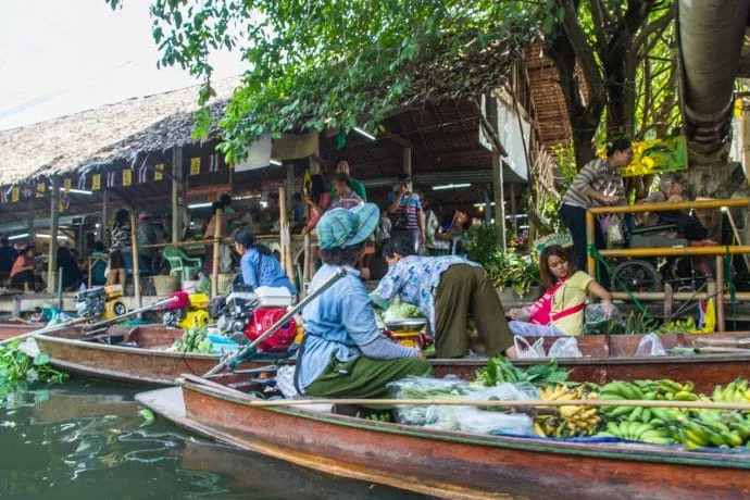 Boats at the Lat Mayom floating market - Bangkok