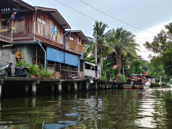 balade en bateau canaux autour de lat mayom
