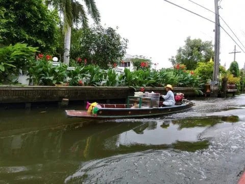 boat trip canals around lat mayom
