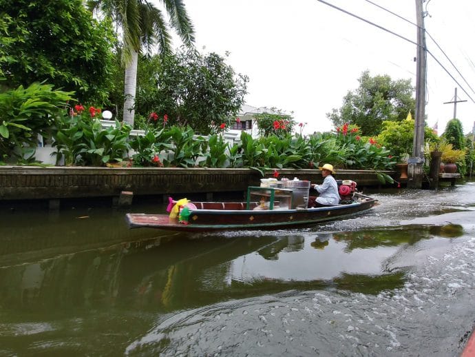 balade en bateau canaux autour de lat mayom