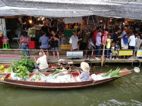 canal boat ride near lat mayom