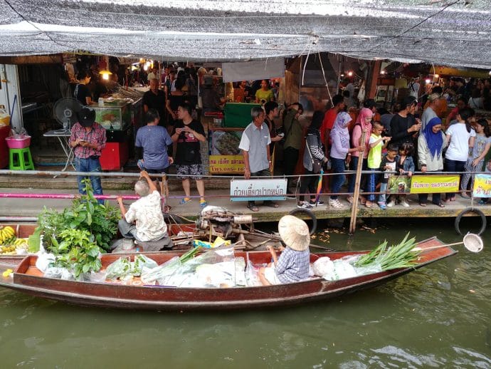 balade en bateau canaux près de lat mayom