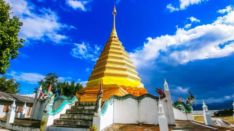 chedi du wat sam tao ban thoet