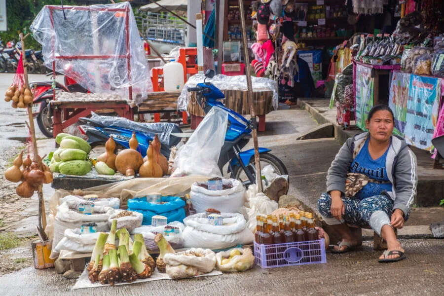 market entrance mae salong north thailand