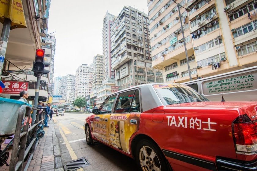 taxi dans le quartier mong kok - hong kong