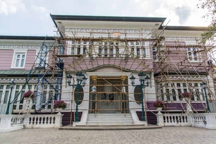 Uthayan Phumisathian hall - bang pa in palace - thailand