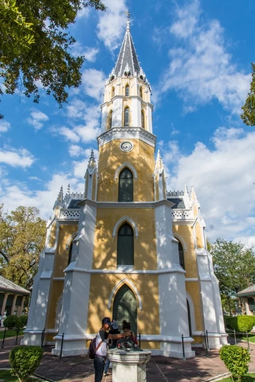 wat niwet next to bang pa in palace - thailand
