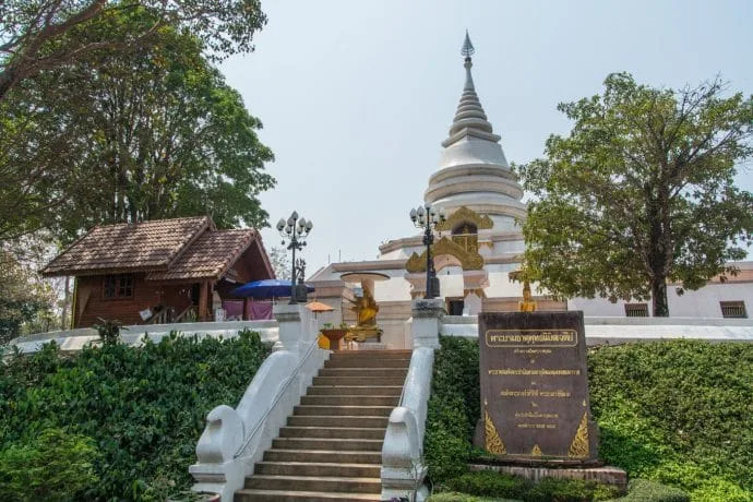 chedi wat phra that pha-ngao - chiang saen - thailand