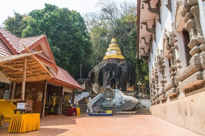 rock wat pra that pha-ngao - chiang saen - thailand