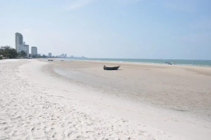 hua hin beach end - thailand