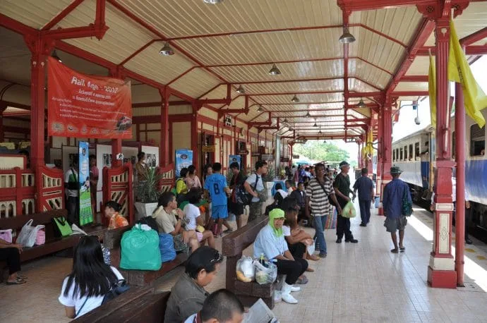 hua hin station platform - thailand