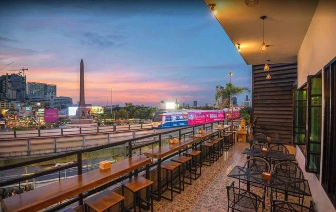 bar restaurant Beat Victory Monument