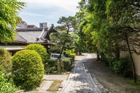 courtyard temple around hotel gran ms kyoto