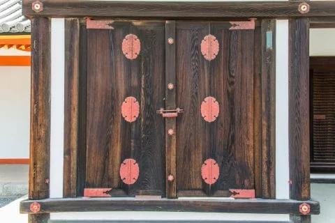 detail door imperial palace kyoto