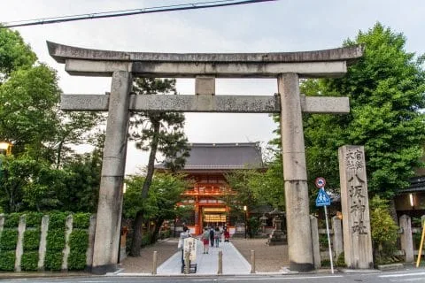 entrance to yasaka-jinja temple - higashiyama kyoto