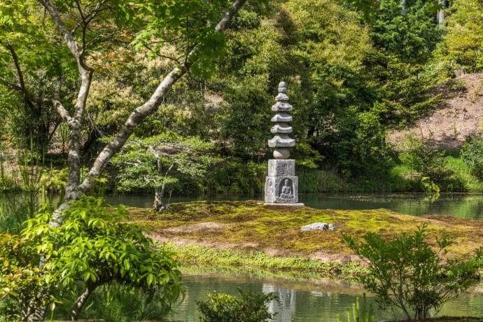 kinkaku-ji garden kyoto gold pavilion