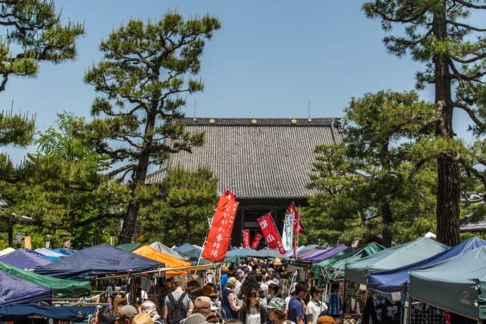 marché artisanal du temple de chion-ji
