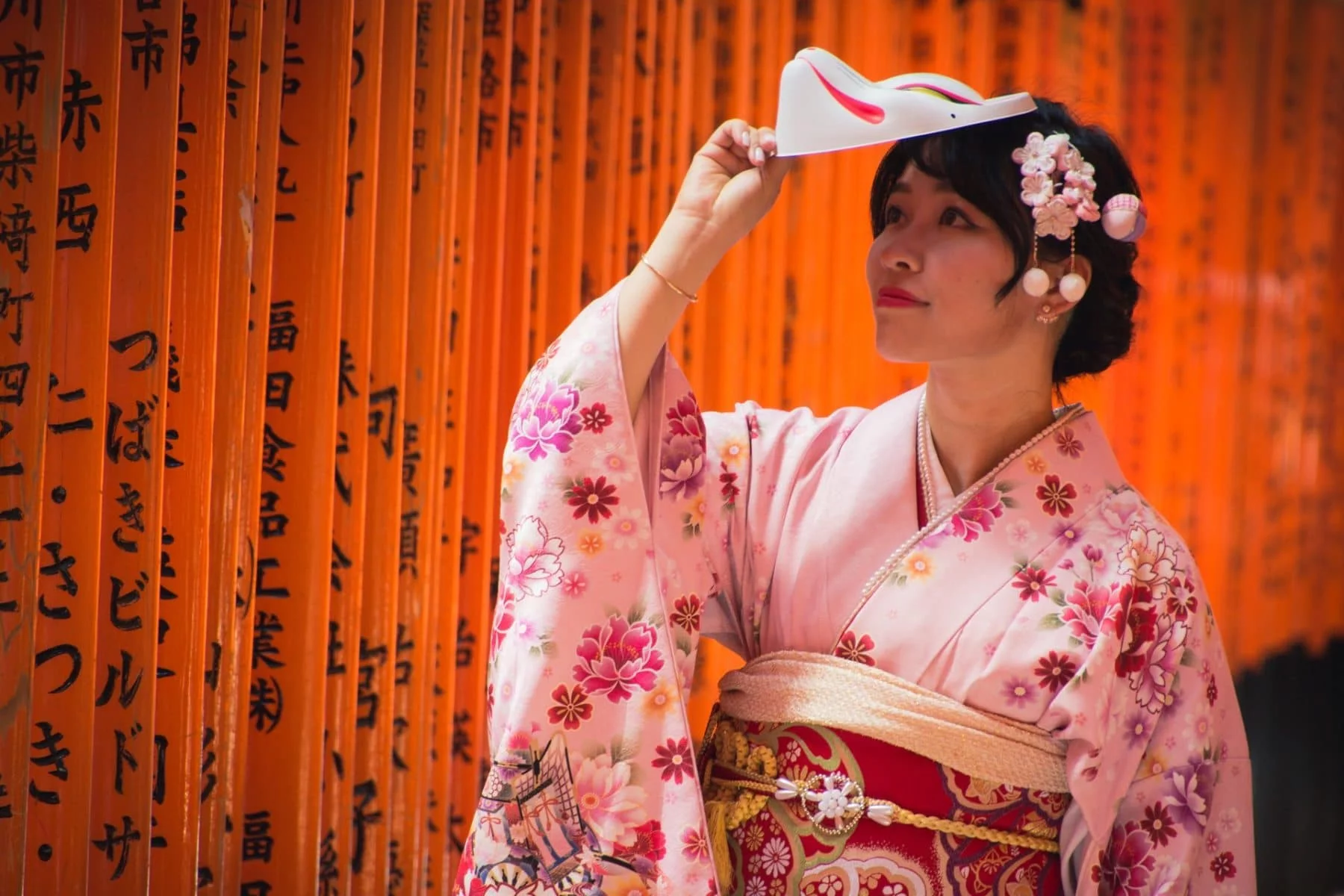 portrait aux torii de fushimi inari taisha - kyoto