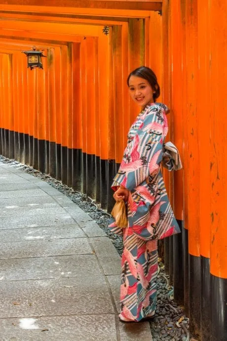 portrait young lady kimono fushimi inari taisha - kyoto