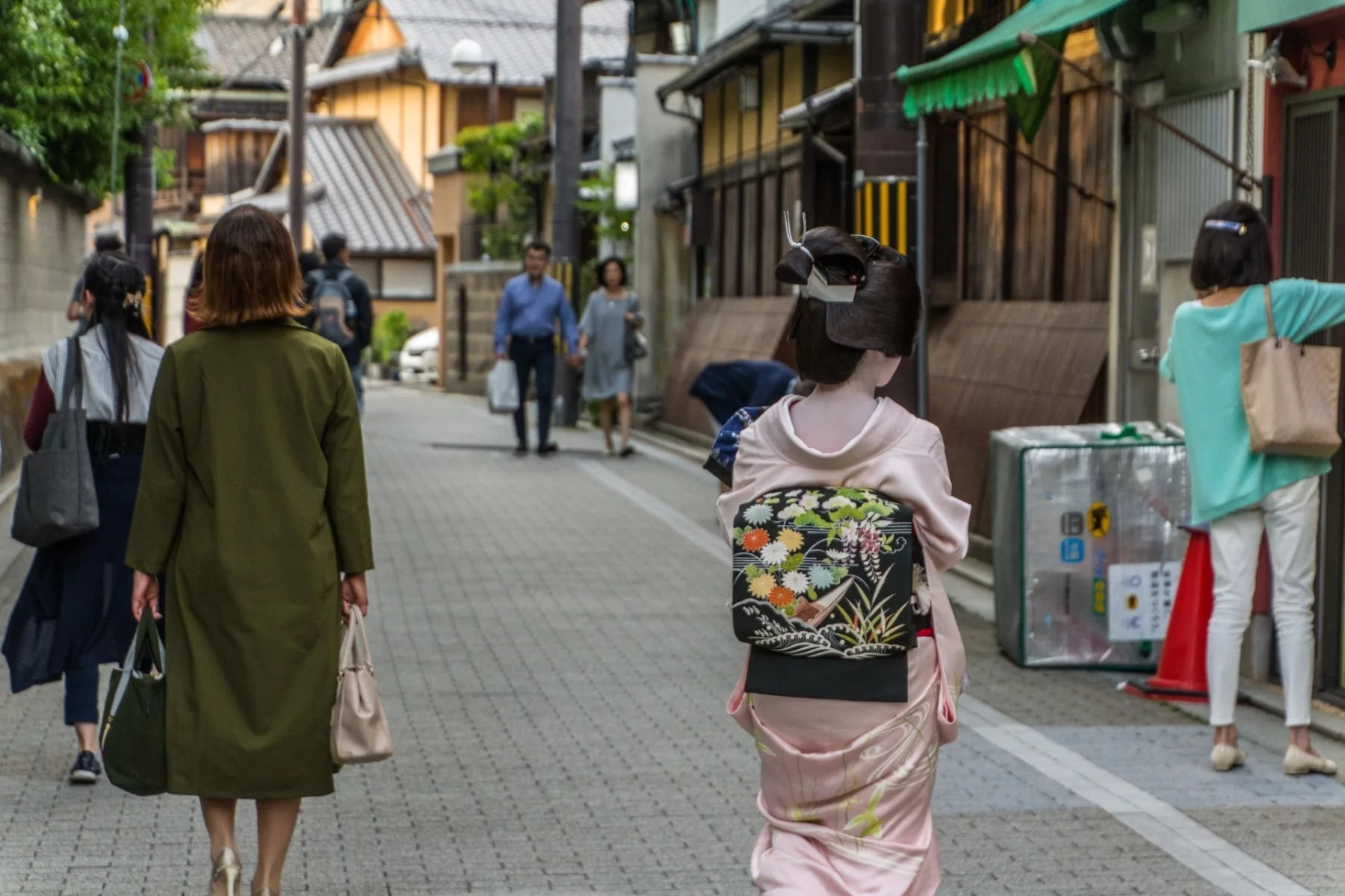 geisha gion district - kyoto