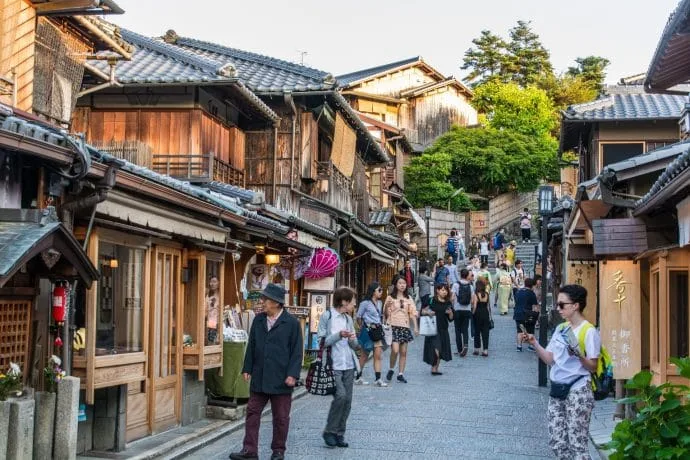 higashiyama district ninenzaka street kyoto