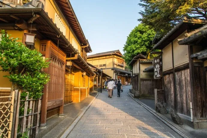 street higashiyama district towards ninenzaka kyoto