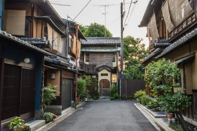 alley to gion kyoto