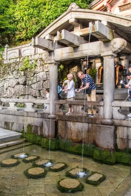 source otawa - kiyomizu dera temple - kyoto