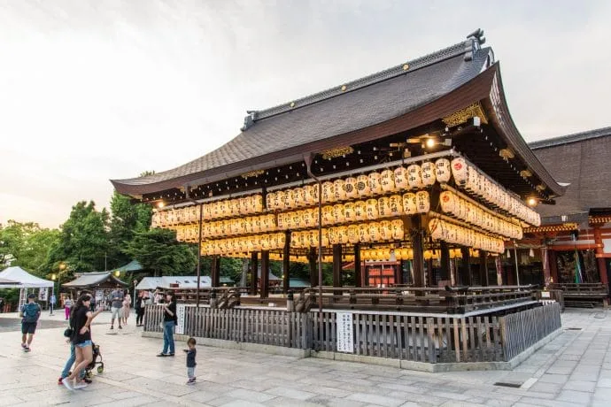 yasaka-jinja temple - higashiyama kyoto