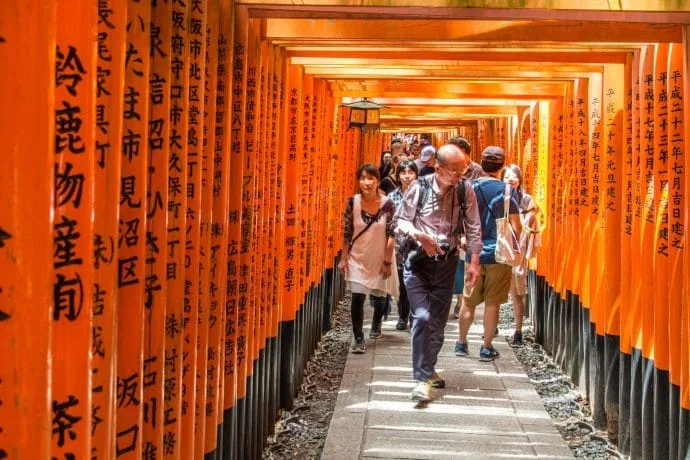 crossing between the torii fushimi inari taisha - kyoto