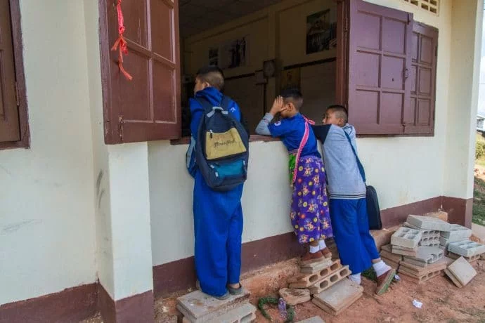 schoolchildren ban khop dong doi ang khang - thailand