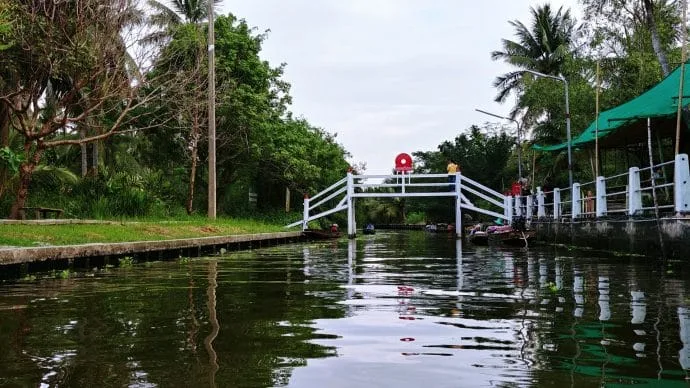 floating market tha kha floating market - thailand