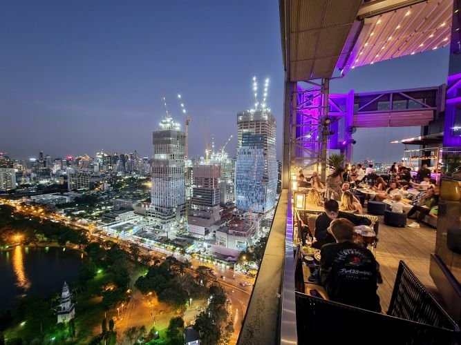 rooftop bar so sofitel lumphini bangkok
