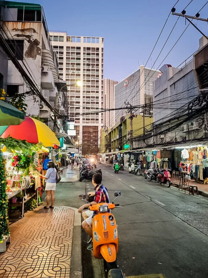 soi ari 1 bangkok district where to go out and eat