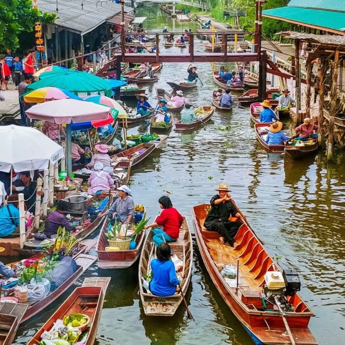 Tha Kha floating market : un marché flottant matinal et local