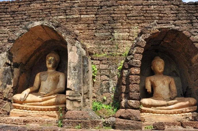 buddhas niche wat chang lom - si satchanalai - thailand