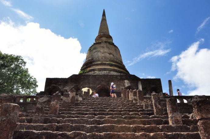 chedi wat chang lom - si satchanalai - thailande