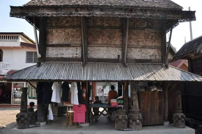 golden clothing sathon museum - si satchanalai - thailand