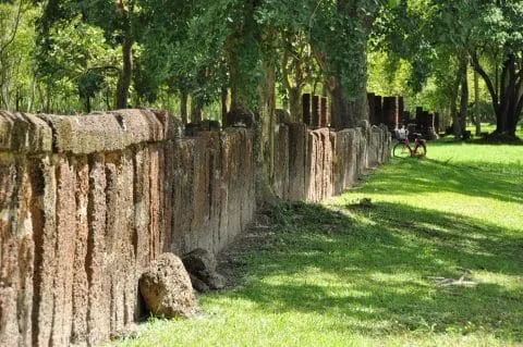 wall wat chedi chet thaeo - si satchanalai - thailand