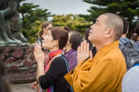 tian tan buddha prayer - lantau island hong kong
