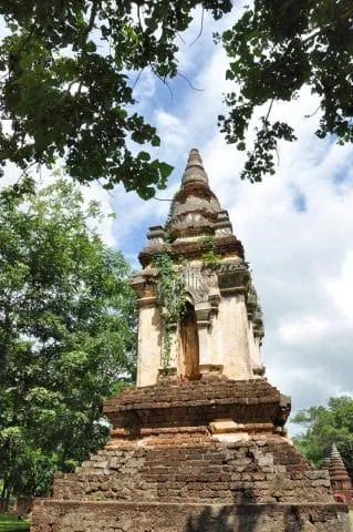 un chedi wat chedi chet thaeo - si satchanalai - thailand